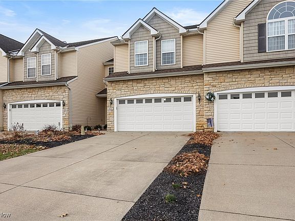 3rd image of 953 Longitude Ln