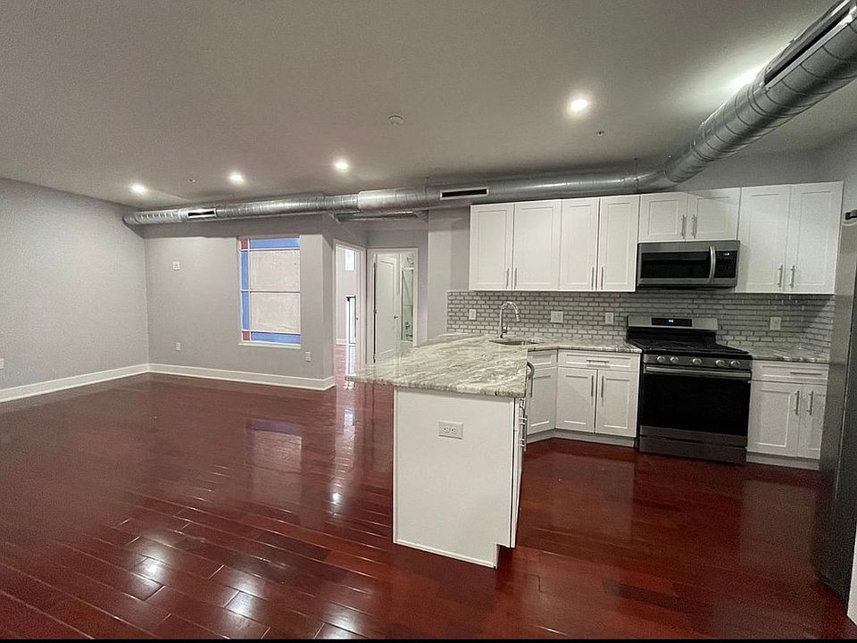 1st image of 300-302 Richmond St #16
