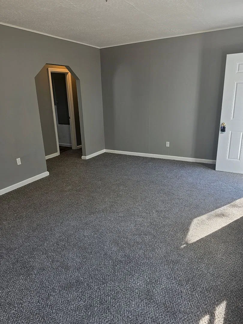 1705 Mullens — Photo 3