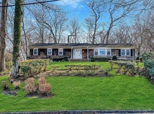 2 Wildbriar Ct, Mount Sinai, NY 11766