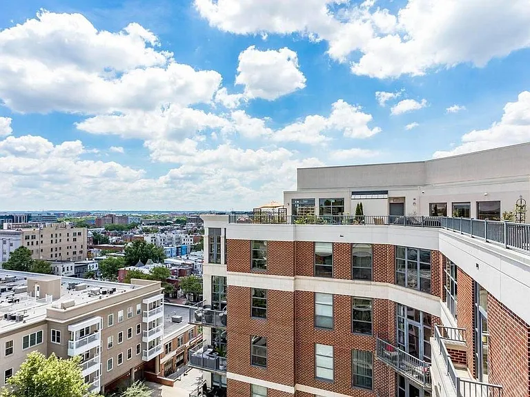 2020 12th St NW #Penthouse 10 — Photo 16