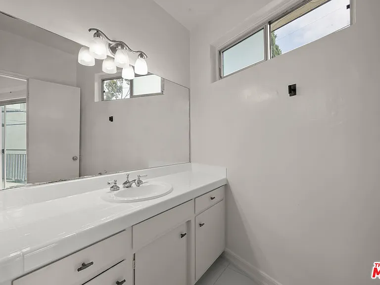 10653 Holman Ave #4 — Photo 13