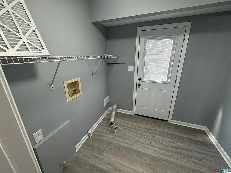 438 Henry St — Photo 7