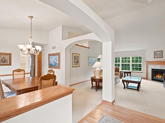 3rd image of 268 Lakeridge DRIVE
