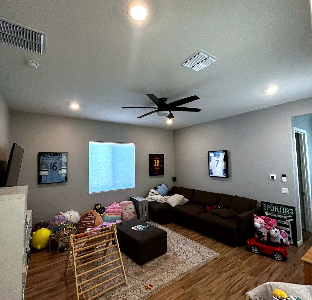 4 bed, 3.0 bath, 2856 sqft, $3,000 — Photo 3