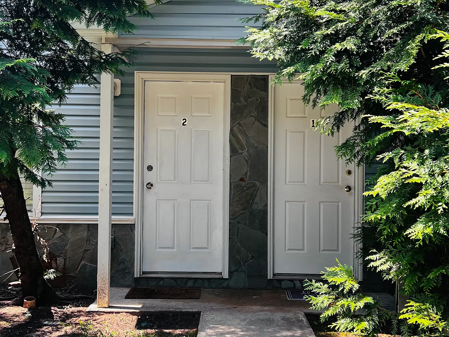 2 bed, 1.5 bath, $850 — Photo 1