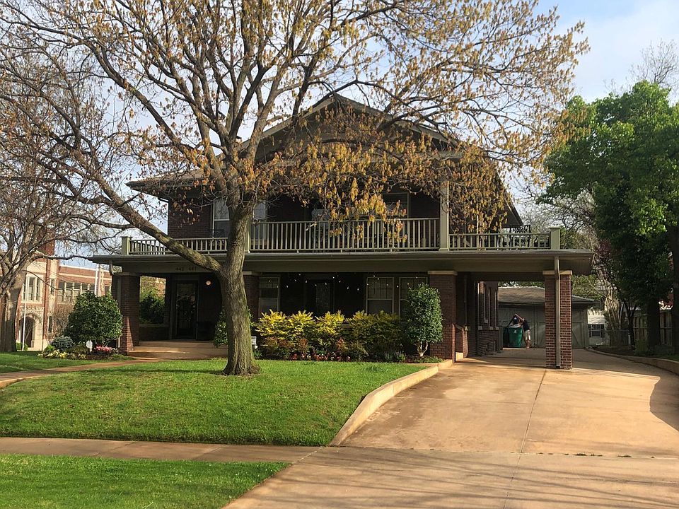 Beautiful and charming duplex in historic Heritage Hills. The downstairs unit is available. Living room and one bedroom are on the front of the property. Beautifully landscaped with a covered front porch.