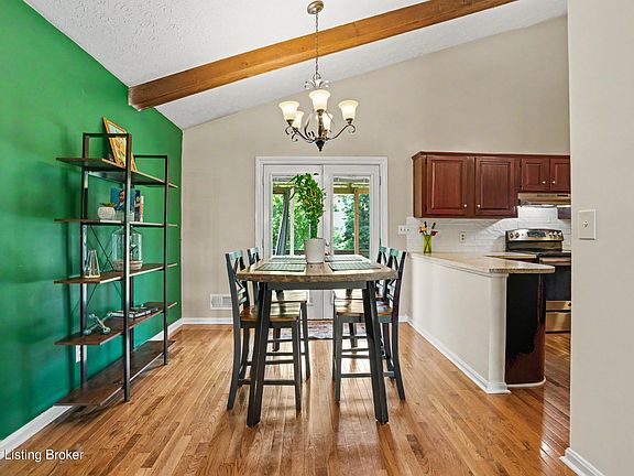 5th image of 216 Shakeland Dr