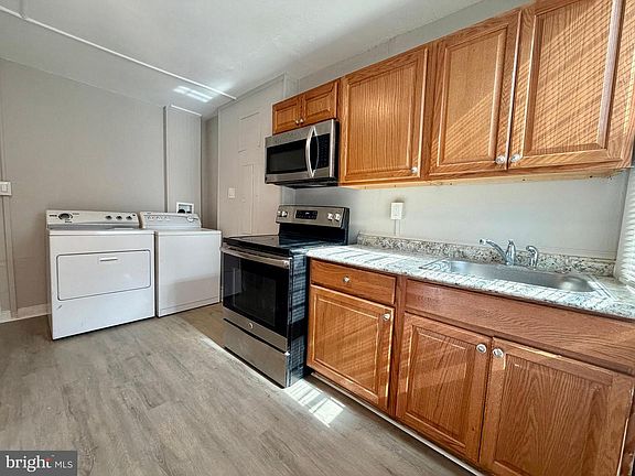 2nd image of 2026 N Pulaski St
