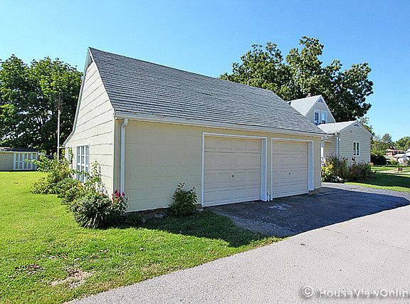 2nd image of 210 Ste Genevieve Dr