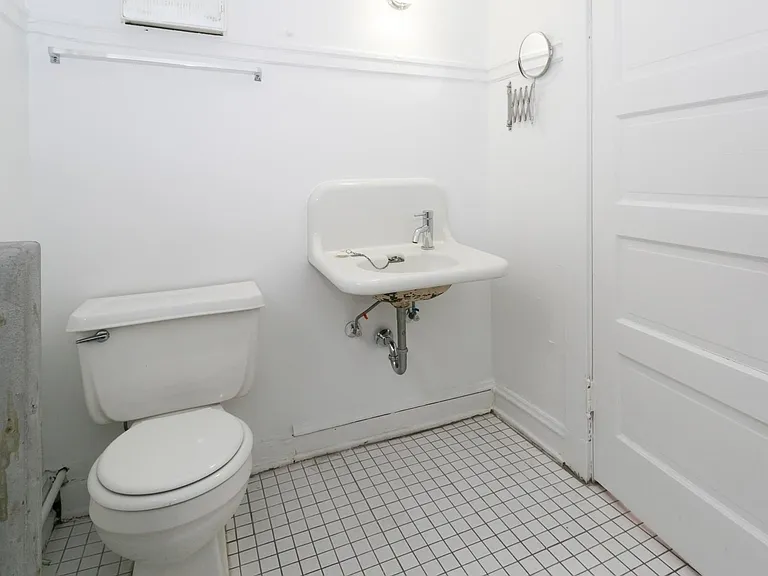 5700 S. Blackstone Avenue — Photo 5