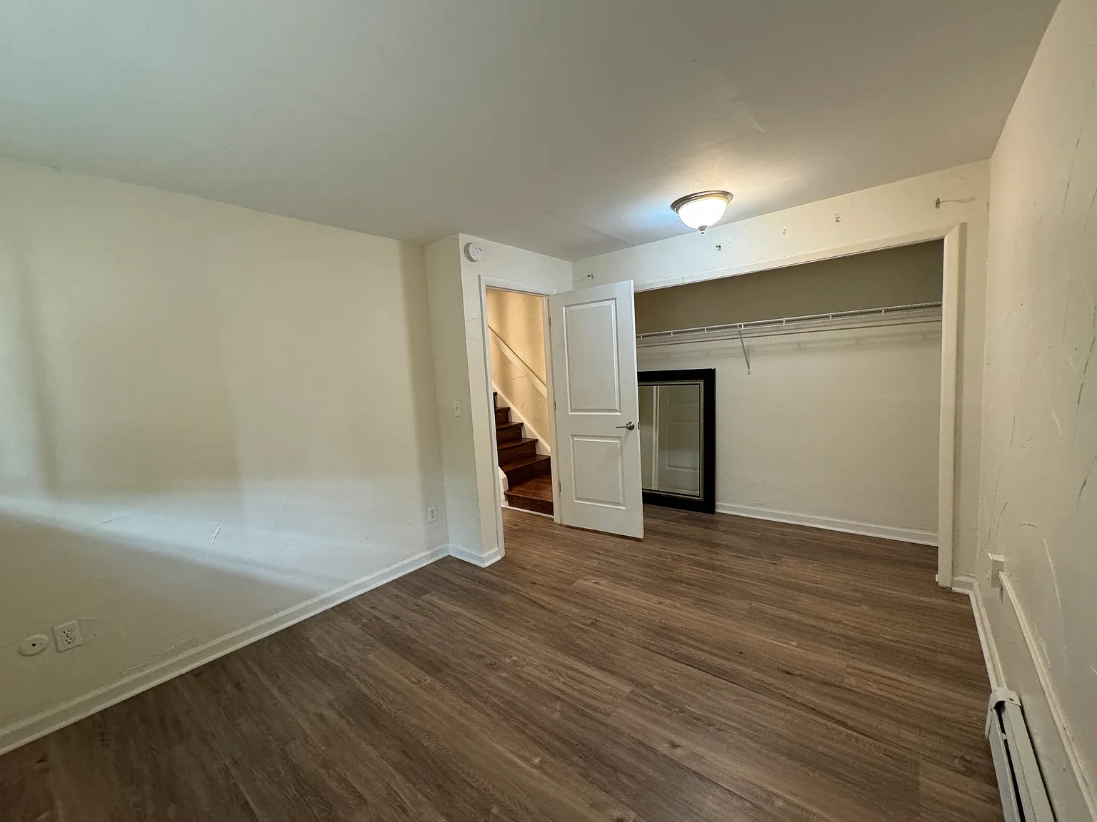 1065 University Ave — Photo 4