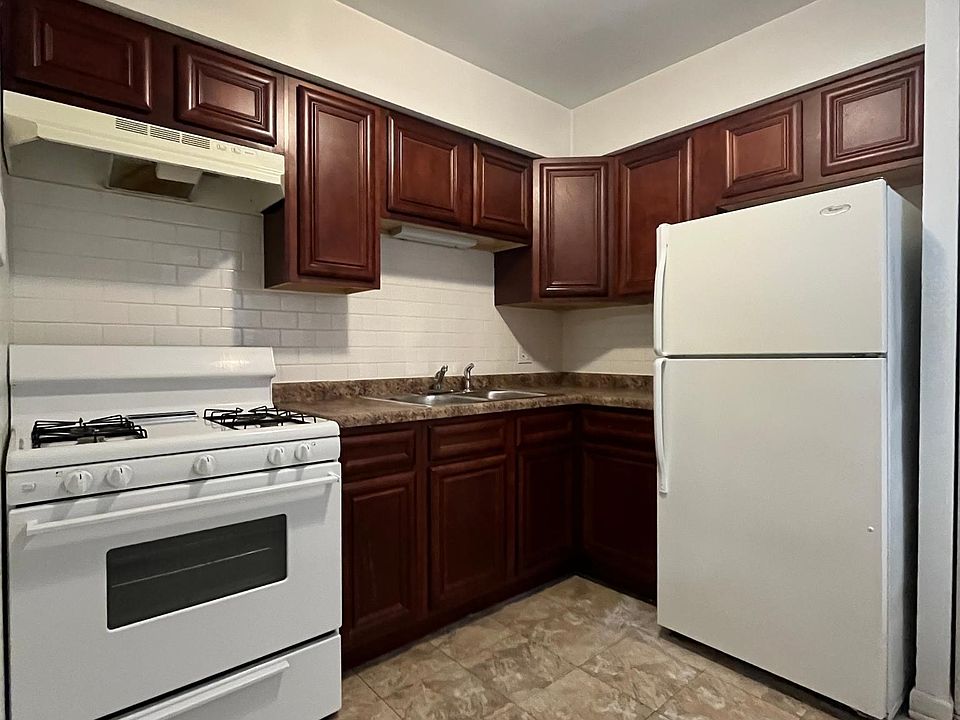 1st image of 736 W Buena Ave APT 205