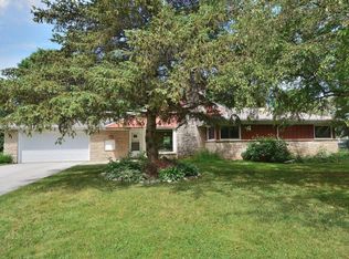 1735 Lone Oak Ln, Brookfield, WI 53045