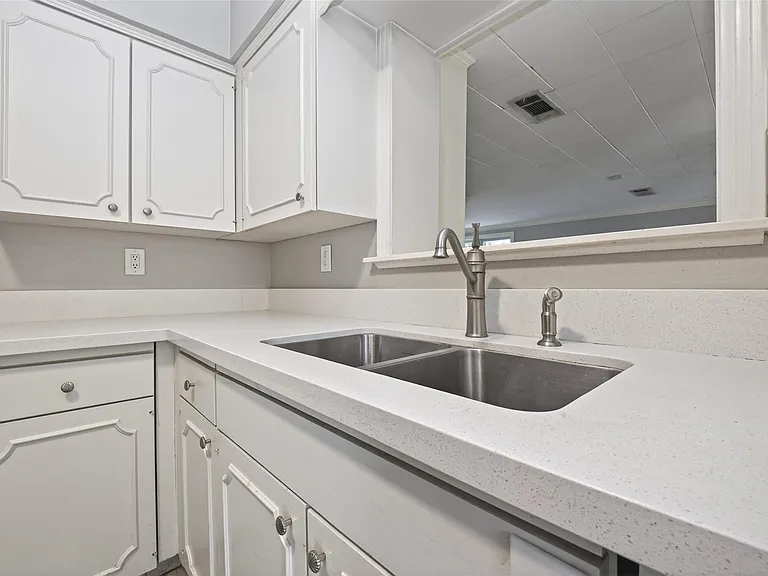 3731 Drake St — Photo 13