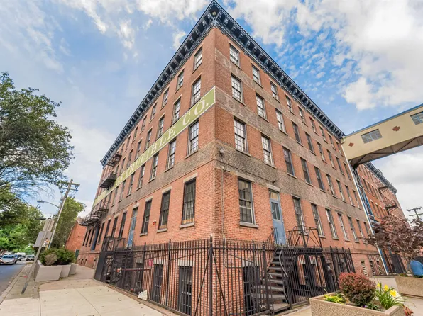 227 Christopher Columbus Drive image 7 of 20