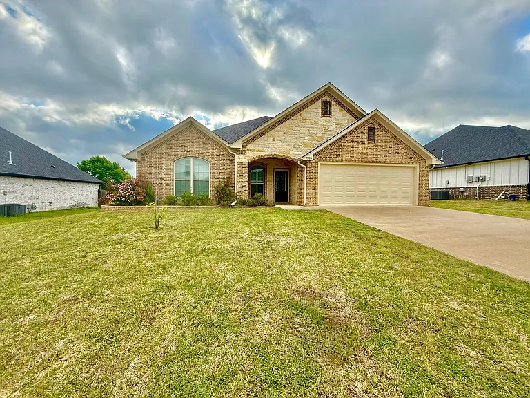 7326 Harpers Ridge Ln — Photo 1