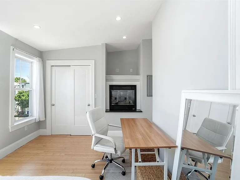 3 Leeds St #3 — Photo 18