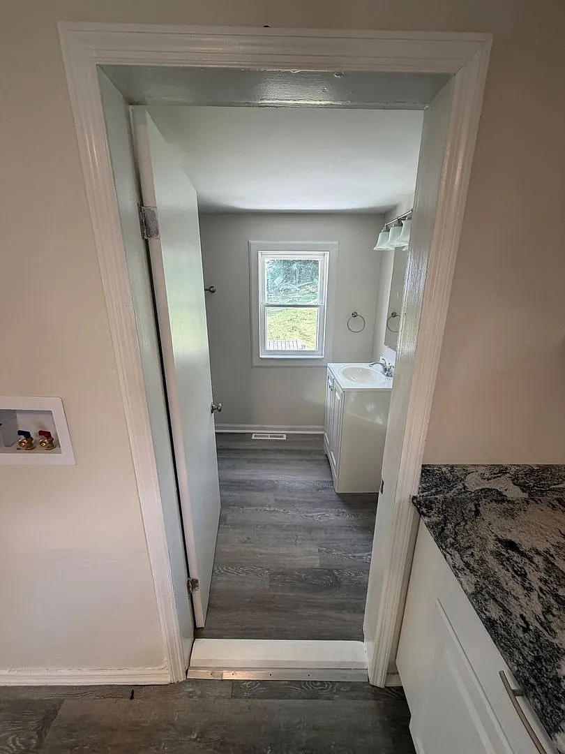 Fully Renovated 3BR Home — Photo 2