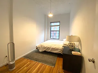 Rented by R New York