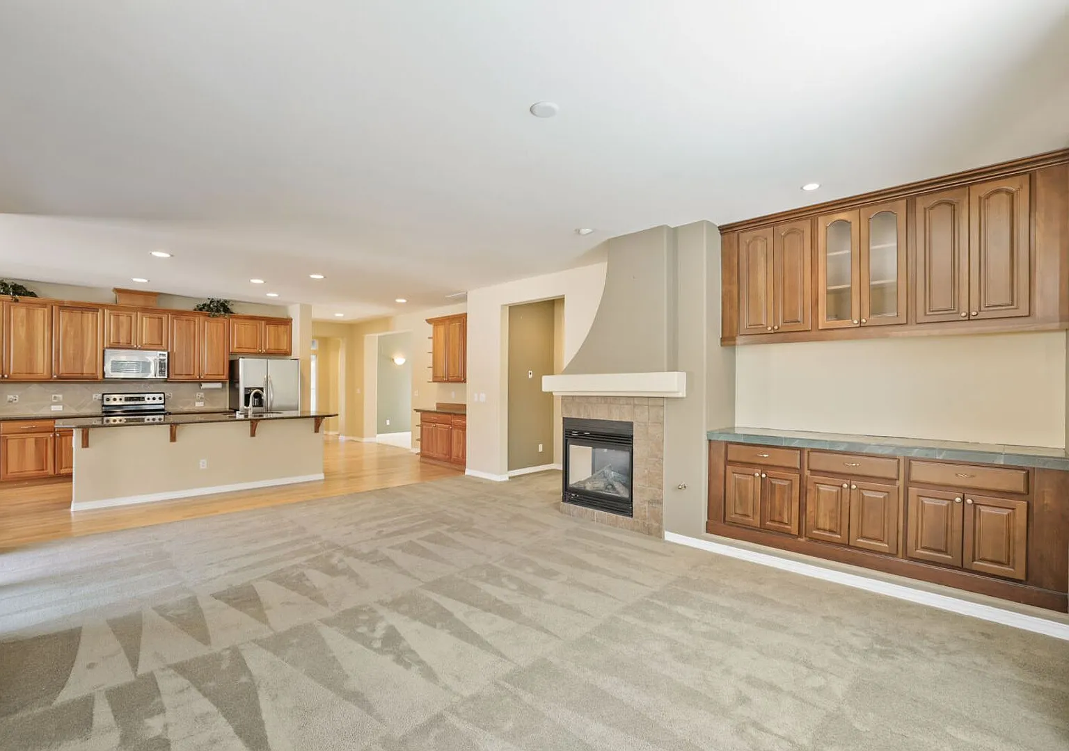 Spacious 2-Bedroom Home in Trilogy at Redmond Ridge — Photo 3
