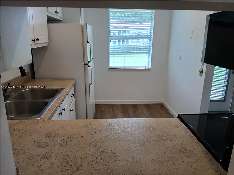 302 Lake Evelyn Dr #302 — Photo 5