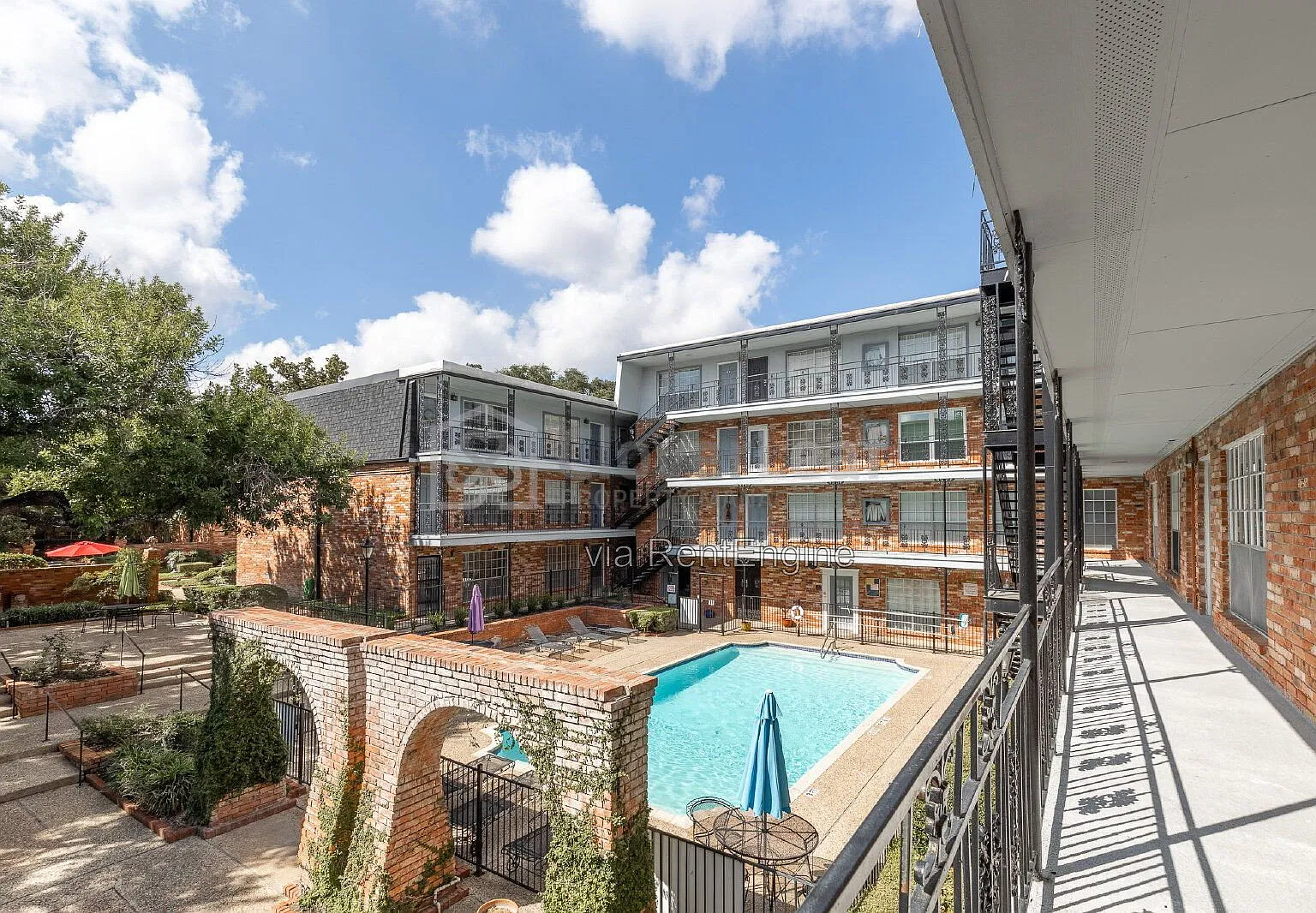 1 bed, 1.0 bath, 652 sqft, $997 — Photo 1