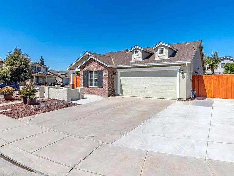 5701 Dainty Ct — Photo 2