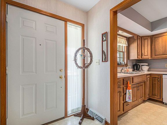 3rd image of 1415-4 Pembroke Cir