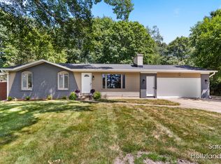 11572 8th Ave NW, Grand Rapids, MI