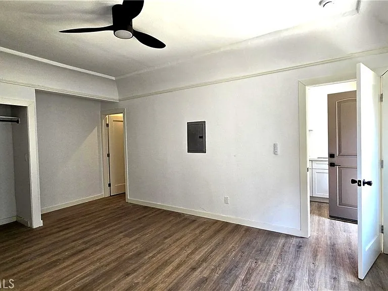 973 N Park Cir #5 — Photo 2