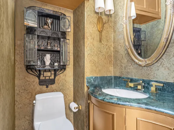 444 East 52nd Street image 15 of 24