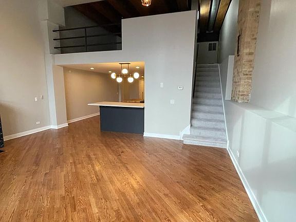 3rd image of 2620 N Clybourn Ave APT 105