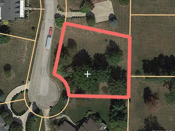 4 Hampton Ct, Galesburg, IL 61401