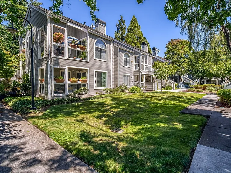 729 Portwalk Pl — Photo 1