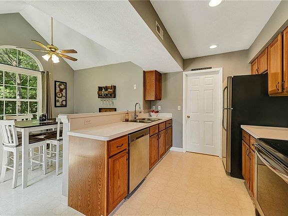 5th image of 8628 Redtail Ct