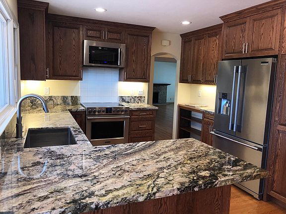 3rd image of 893 Appaloosa Dr