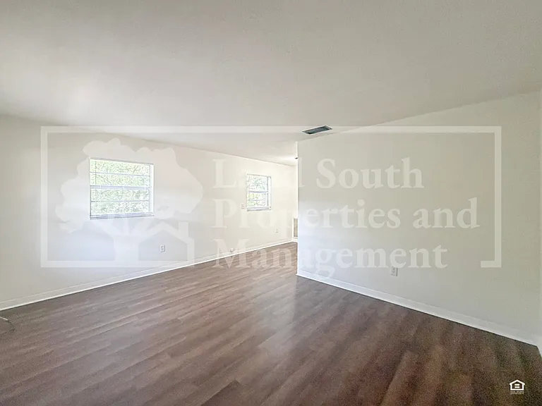 929 Lexington St — Photo 3