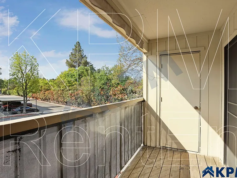 Stamford Court Apartments — Photo 19