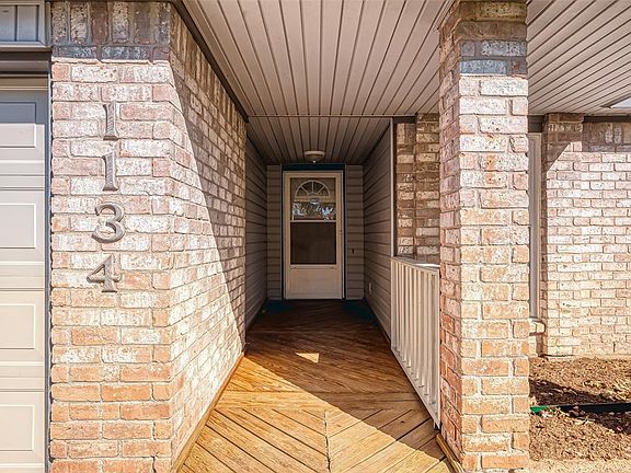 2nd image of 1134 Ravenscourt Dr
