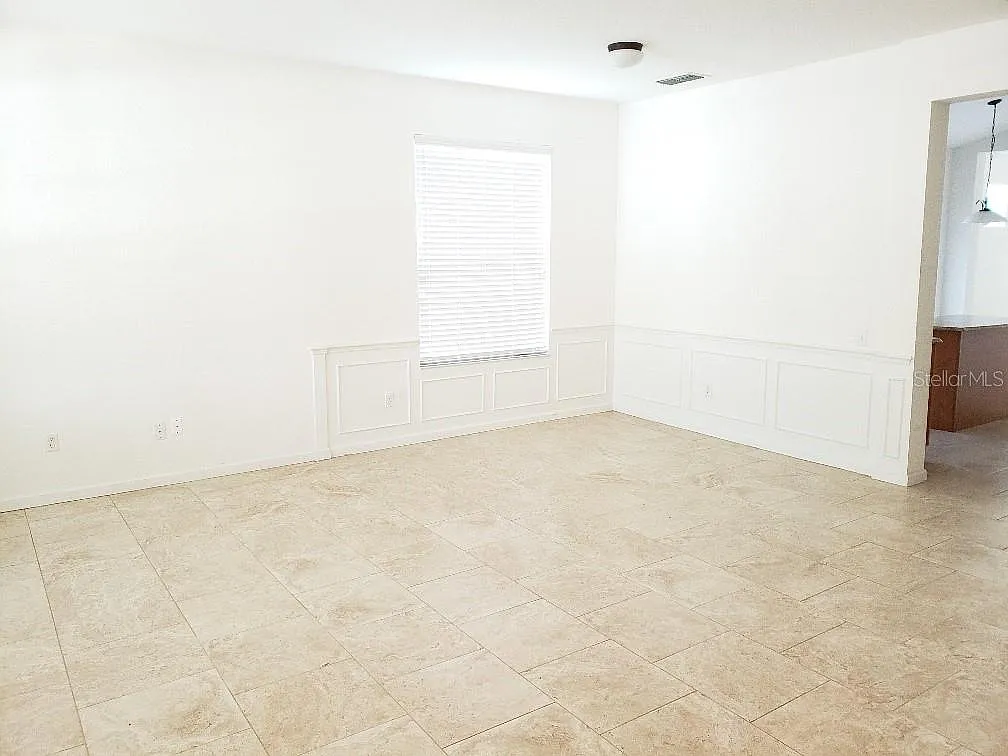 4 bed, 2190 sqft, $2,995 — Photo 4