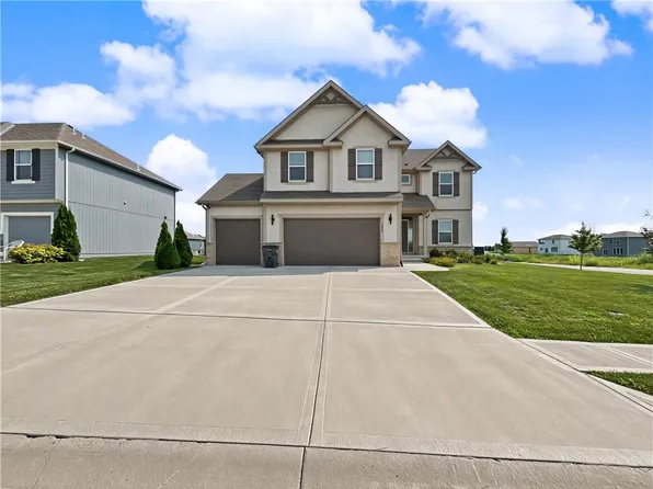 416 SW Nelson Dr, Blue Springs, MO 64014