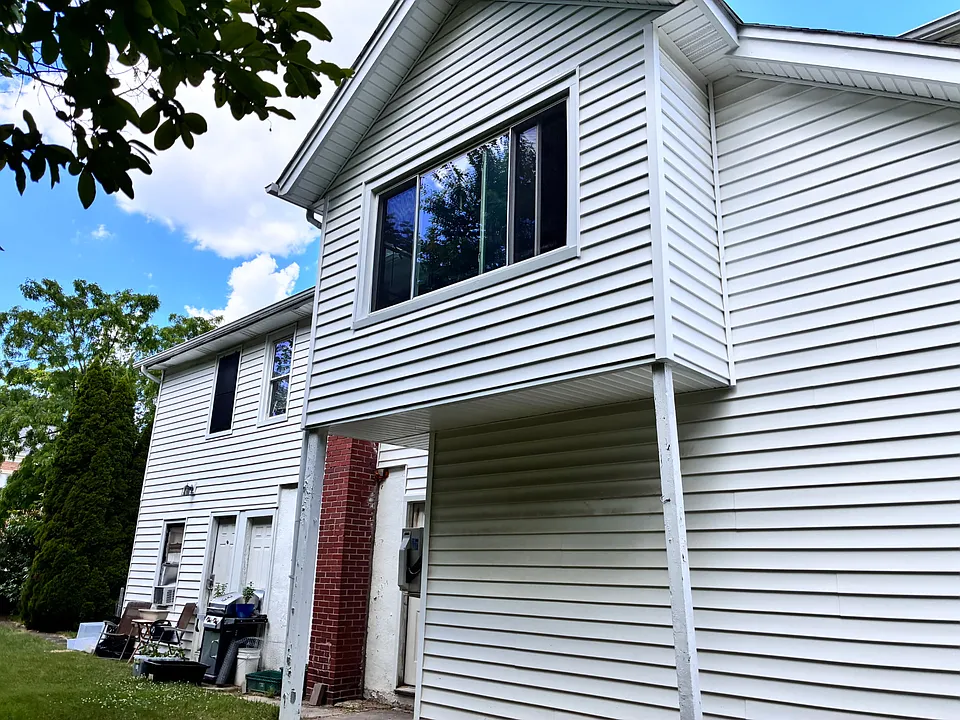 207 Front St #UP