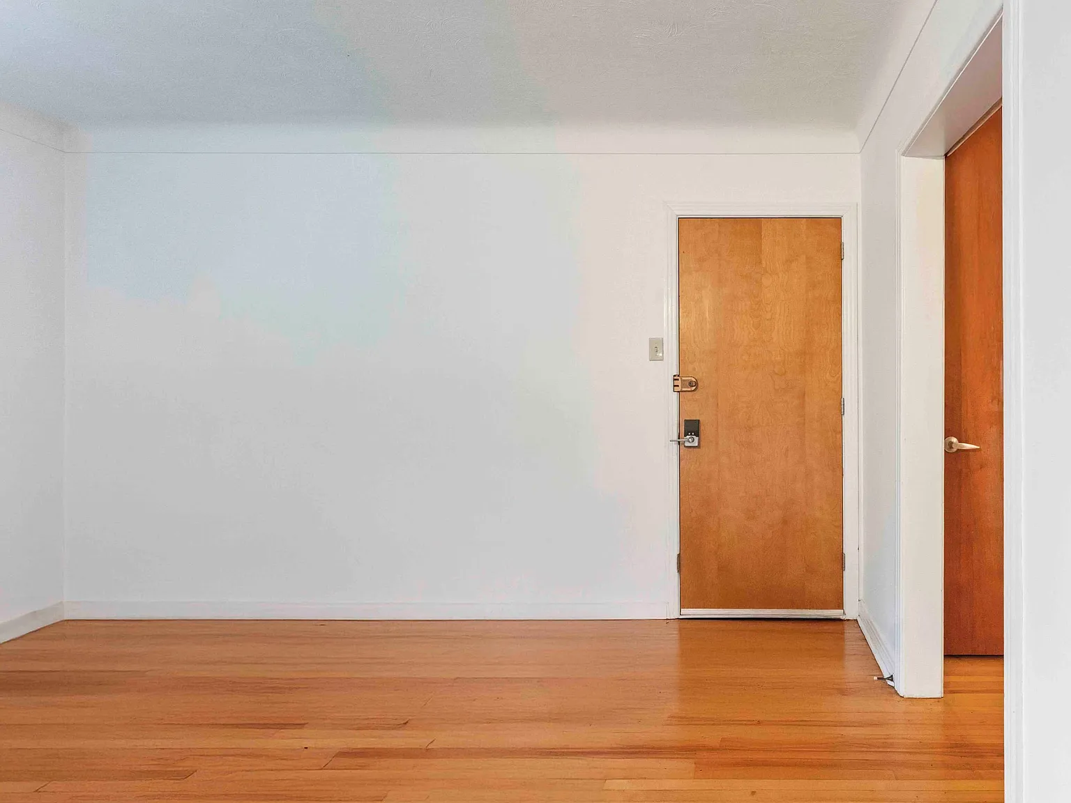 3 bed, $2,400 — Photo 3