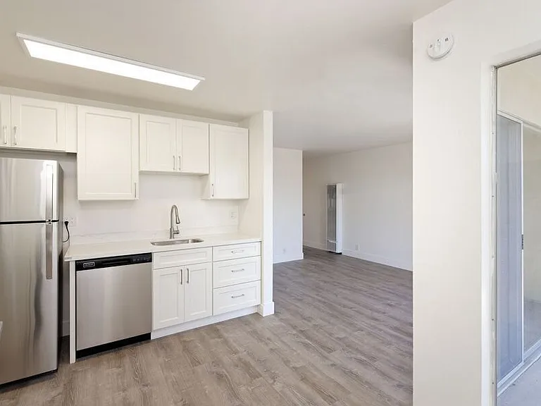 2221 Parker St — Photo 8