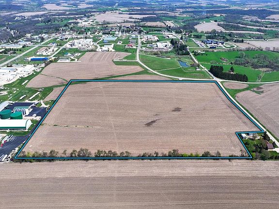 4th image of 47 Acres Country Club Road