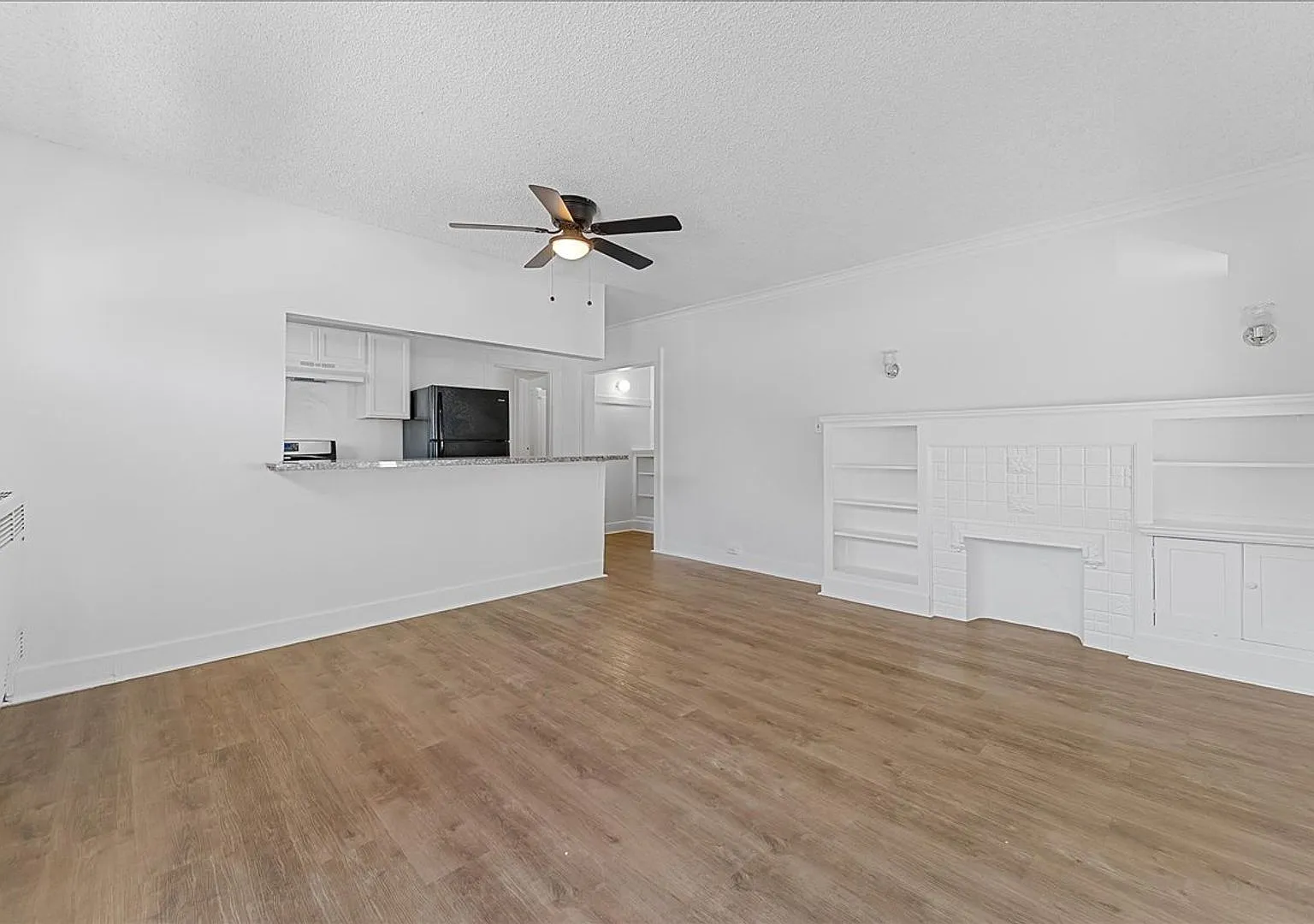 Beautiful Three Bedroom Apartment! — Photo 1