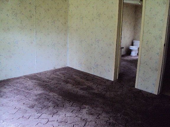 5th image of 105 Wright St