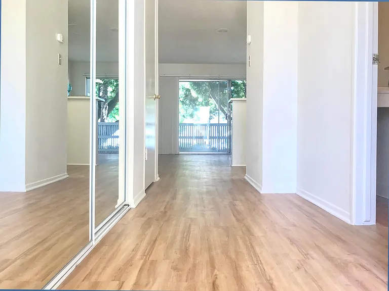 Ocean West Apartments — Photo 17