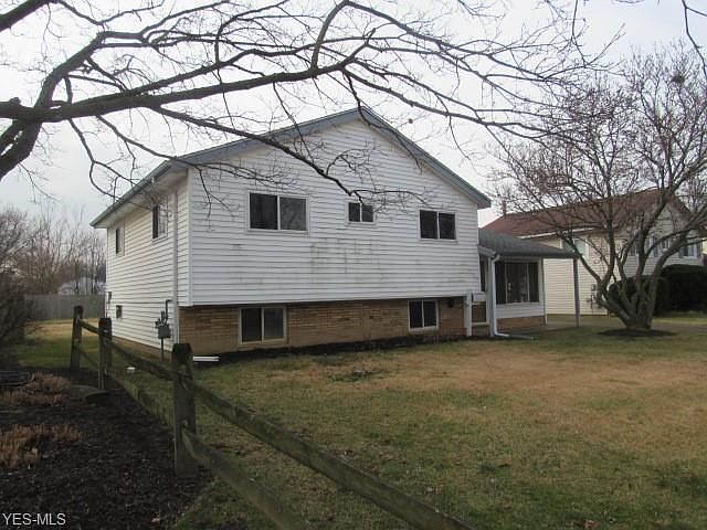 1st image of 833 Rosewood Dr